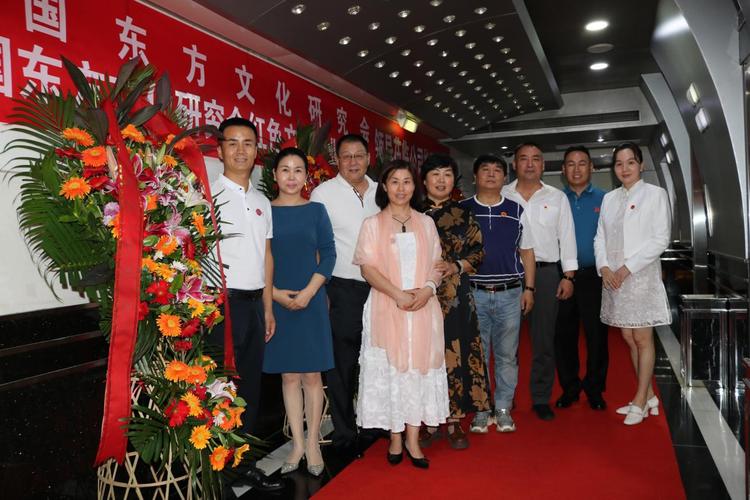 杨教授代表东方童管理团队发言,他对黄董事长受聘担任