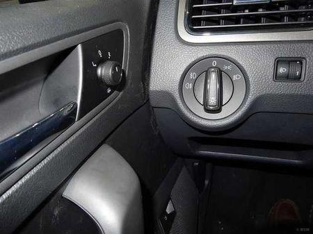 教练车大众前照灯开关在哪个部位