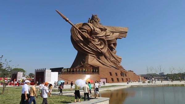 荆州城关公雕像