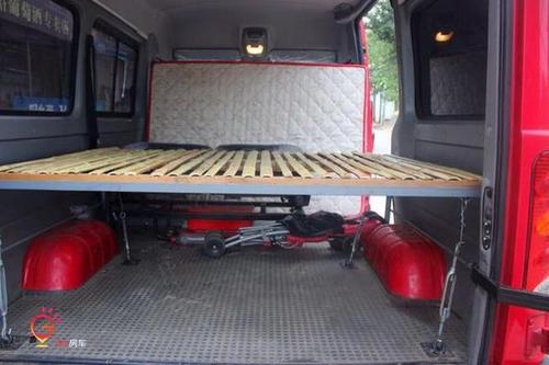 依维柯宝迪a32免打孔无损安装双人床变床车