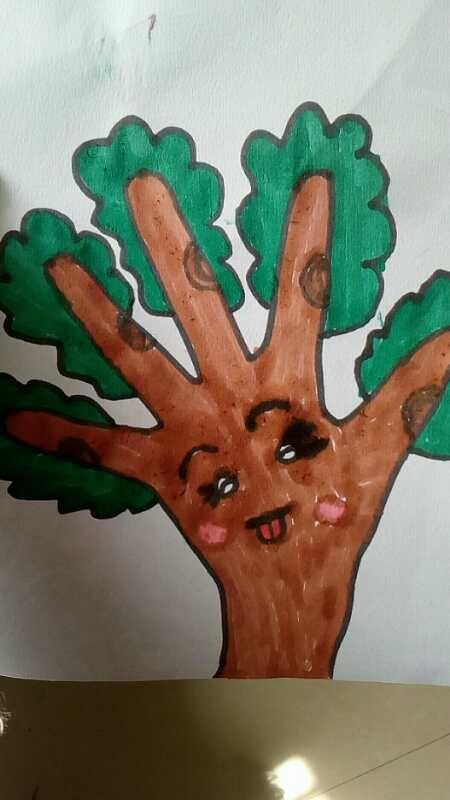 创意绘画——《手掌画大树》祥和水晶幼儿园中班组