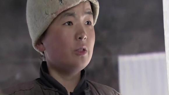 枪神传奇:日军狙击手轻敌虐杀傻小子,谁料遭女八路背后一枪爆头