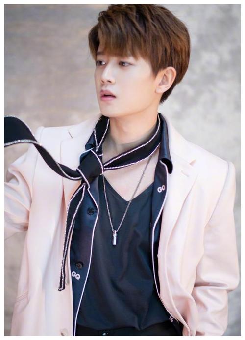 任嘉伦的身材蜕变之路