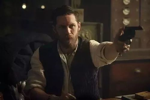 汤姆·哈迪在第二季加入,饰演一个名叫艾尔菲·所罗门的黑帮老大.