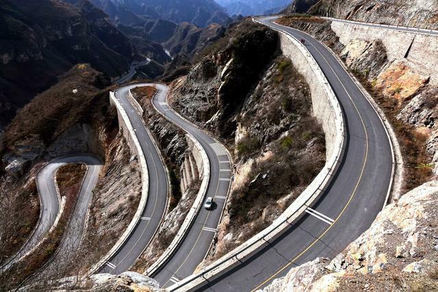 在次考验凌智m3的爬山能力,房山虹井路探险