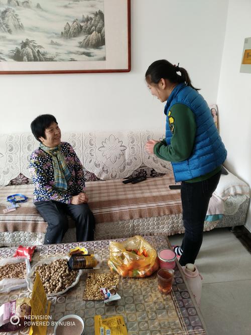 过年了,回老家给长辈拜年.