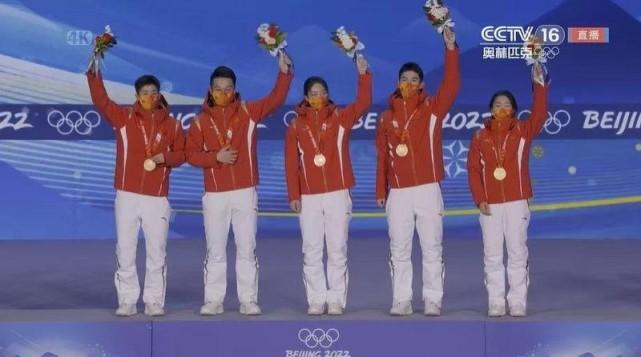 中国队勇夺冠军,赢得本次冬奥会上中国队的首枚金牌