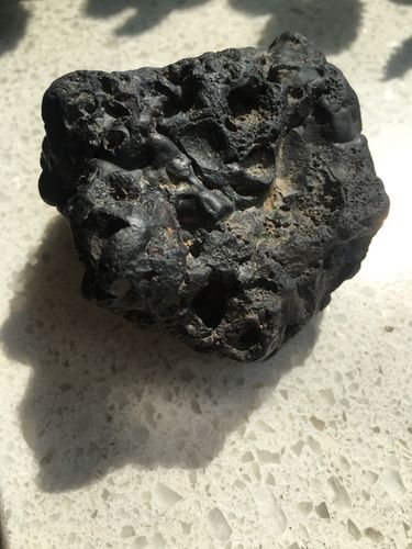 大家看看这是铁陨石吗,有没有价值?