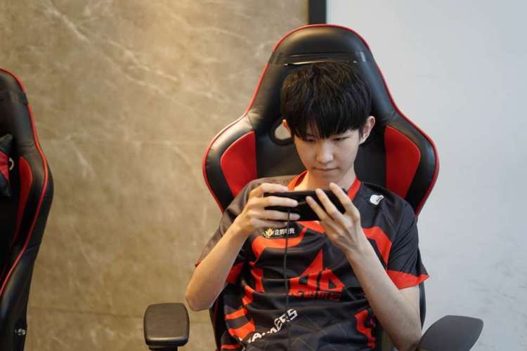 ag一诺19次mvp难以超越成常规赛mvp最大热门kpl造星成功