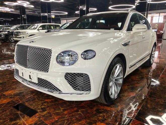 21款宾利添越30t油电混合v6动力