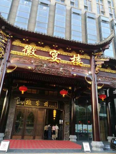 环境不错,茶水88挺贵.总体非常好