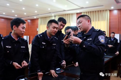 左二 唐奇 94年出生的唐奇是湖北恩施人,2018年加入五峰公安大家庭