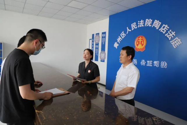 的话很麻烦,而且我们年纪大了,腿脚不便,能否直接就在这立案,在这开庭