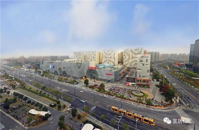 五龙商业广场 2014年,占地面积9万多平方米的松江万达广场一开业便