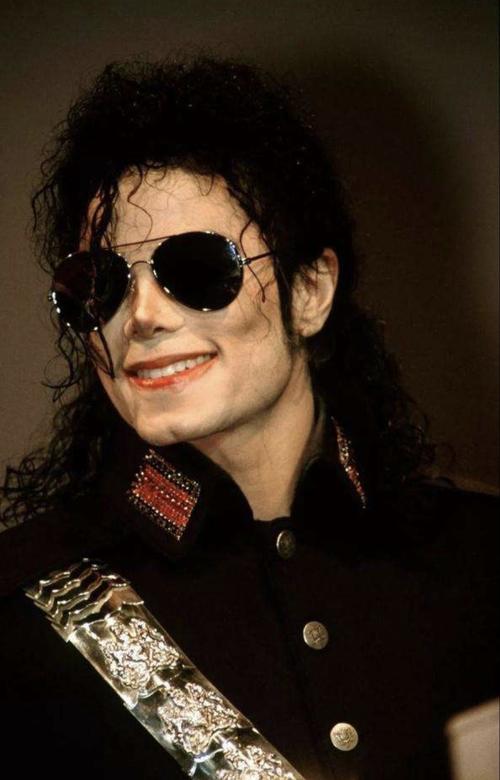 纯真无邪的孩子迈克尔杰克逊