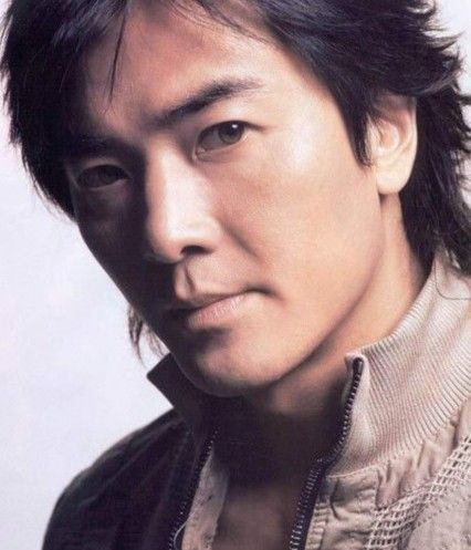 郑伊健是个有故事的人,对於那些七十年代,八十年代的人来说