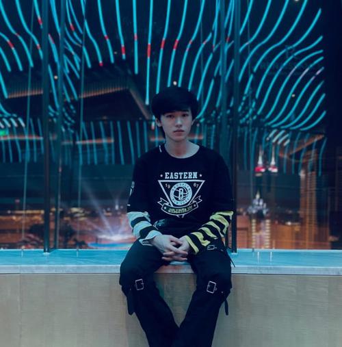 原创宋亚轩"素颜照"被传,在无美颜的情况下,这确定是未成年吗