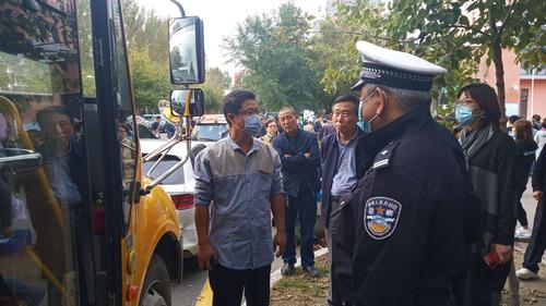 【交警松北大队】开展校车联合检查