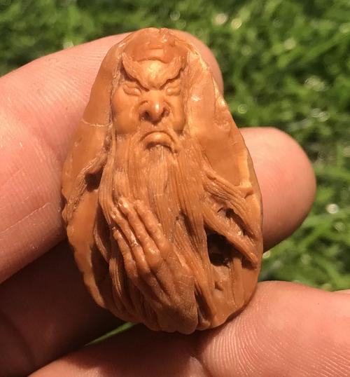 文玩核桃麻核桃手工雕刻异形佛肚半壁江山鹰嘴关公吊坠忠义武财神