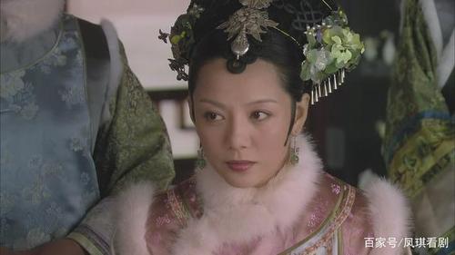 杨紫嫣热播剧《冰糖炖雪梨》中饰演喻言妈妈,敬妃娘娘容颜依旧