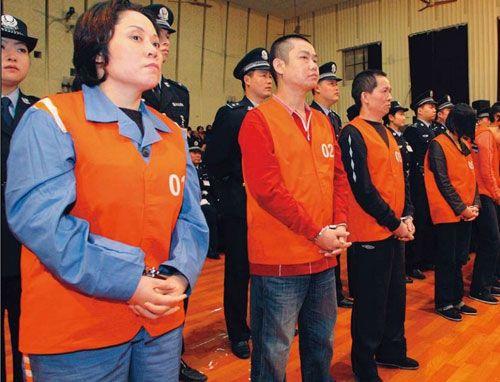 首次审理的5个黑恶势力团伙,每个个案被告人少则十余人,多则六七十人