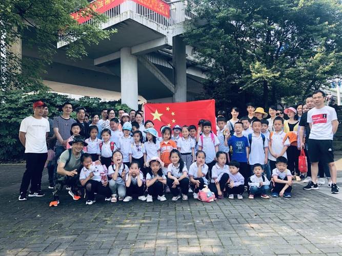 尚格小学一年级1805班湘江毅行活动,放飞童年的翅膀,我们整装出发