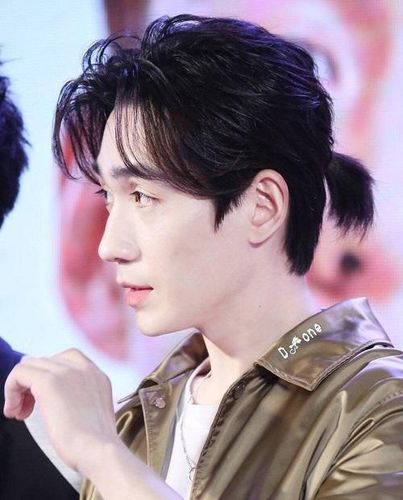 想要短发吸睛有型试试扎发 2019男士短发这样扎轻松做帅气型男