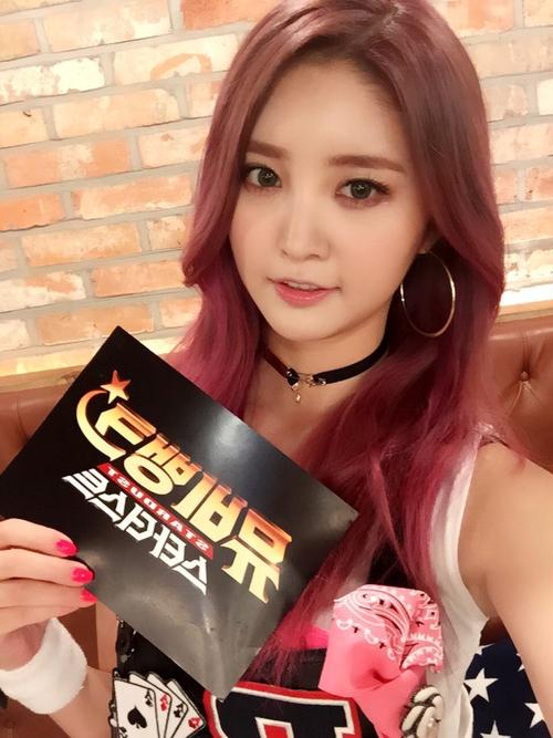 [exid][新闻]151123 官推投掷惠璘正花自拍美照提醒大家收看节目