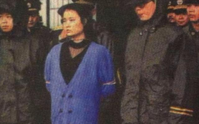 美女死刑犯毕丽梅被执行枪决后在火葬场意外复活法警赶去补枪