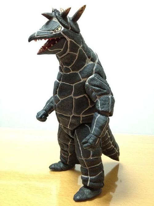 奥特曼宇宙中,出现的不同版本的彗星怪兽多拉考,来自宇宙的怪兽