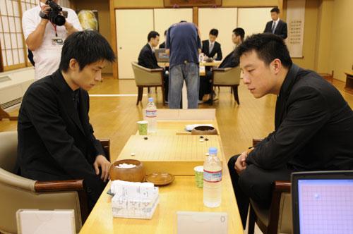 搜狐体育讯 8月29日,第四届丰田杯世界围棋王座战半决赛的比赛在日本