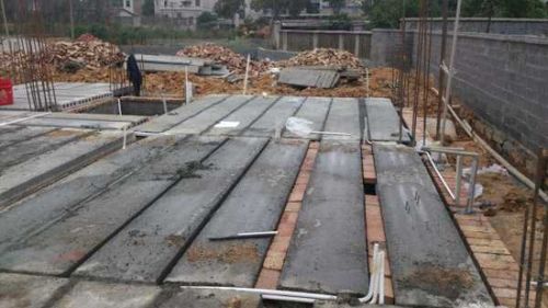 预制板铺完的效果.