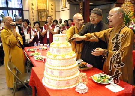 喜尝"中华佛教会"五十岁生日蛋糕