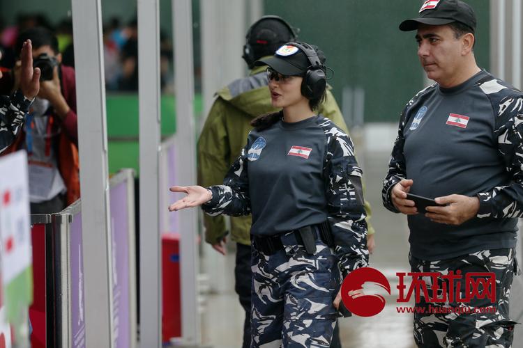 警花扛把子手枪射击比赛场上一女警颜值逆天