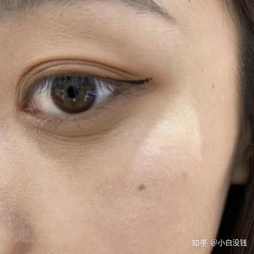 我想说:不管干纹还是细纹都是咱们的克星无疑啦(好苦) 那么眼部纹路