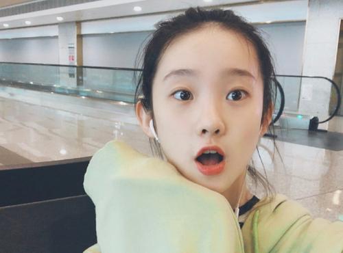 还嫌张艺凡颜值一般?当她素颜曝光后:终于明白黄子韬