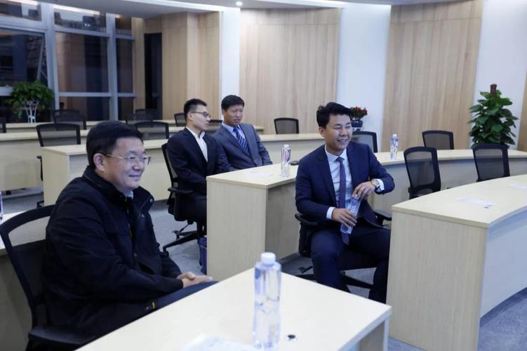 随后,泰鲁集团董事长李超群就集团基本情况,集团业务板块,发展现状