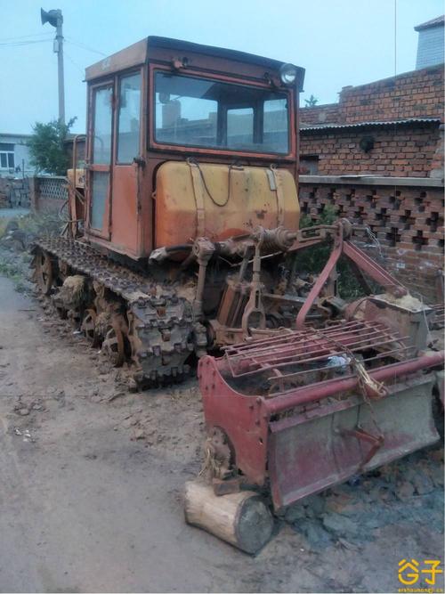 东方红-802履带式拖拉机