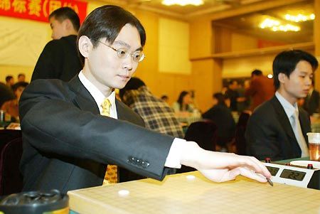 全国围棋锦标赛沪开秤 邵炜刚在比赛中(图文)