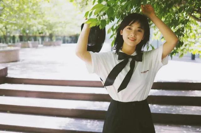 没身材,没灵气的沈月:靠"日系写真"走红,当上演员实属