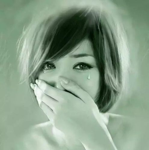女生哭流出眼泪图片伤感捂着脸图片好难过