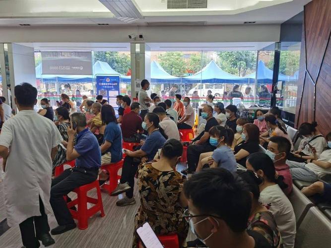 多图直击我市排长队打新冠疫苗现场!还没打的抓紧啦!