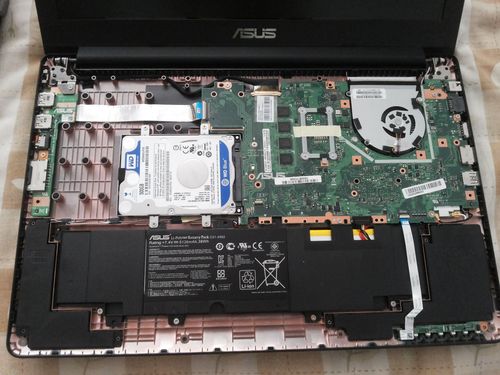 华硕x502内存槽在哪里?