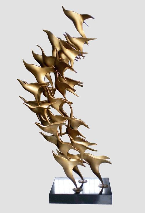 深圳市新现代艺术有限公司是一家雕塑艺术设计创作公司,拥有经验