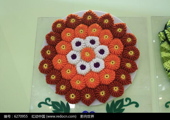 精美的毛线编织花卉图案