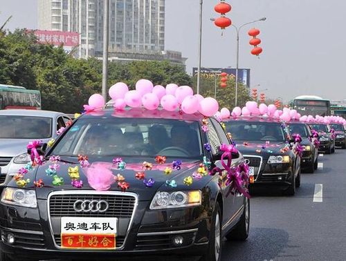 西安婚车介绍下婚车的风俗习惯       婚车如果是两排座位,新娘和新郎