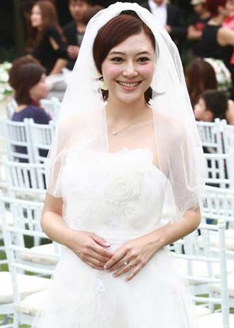 陈小春婚礼 开始前与应采儿深情接吻 港台演员(2)