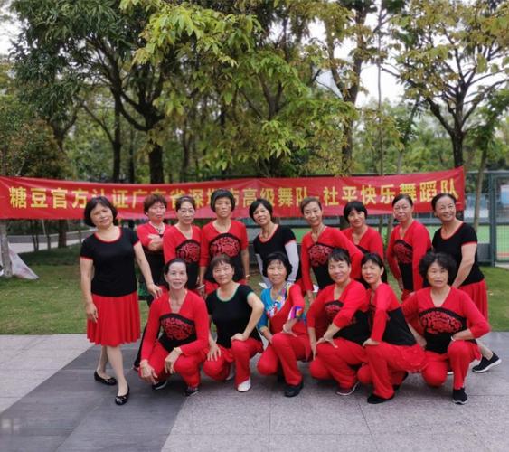 4月22日上午部分队员姐妹在横幅标语《糖豆官方认证广东省深圳市高级