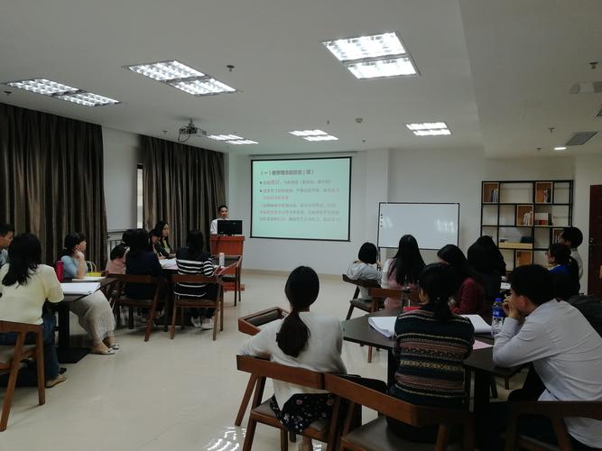 我院在行政楼二楼205产业振兴班教室举办"课程思政"沙龙暨一流本科