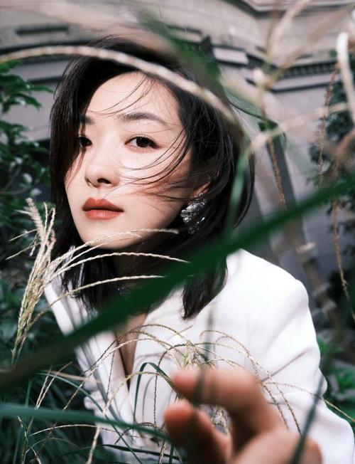 11月9日,万茜个人社交平台晒出女儿站在《倾城之恋